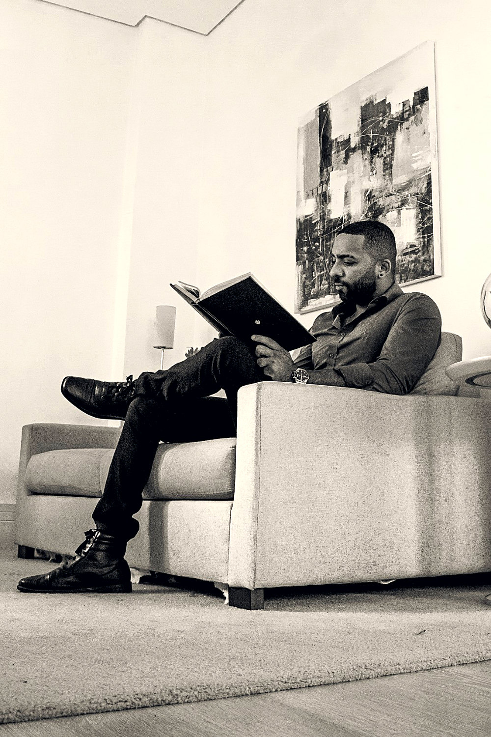 Felipe Pereira lendo
